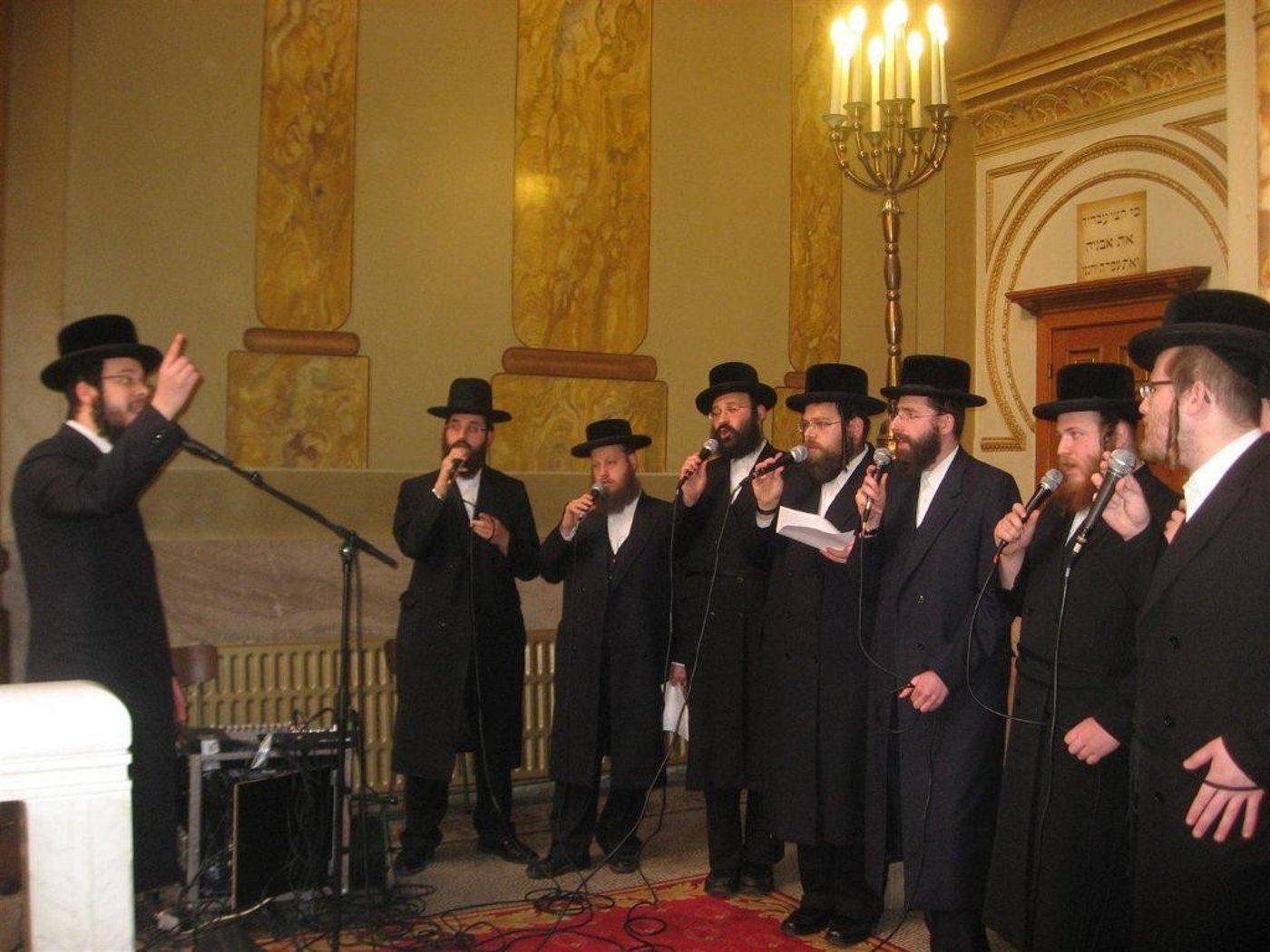 אנטוורפן חוגגת: הוכתר מרא דאתרא