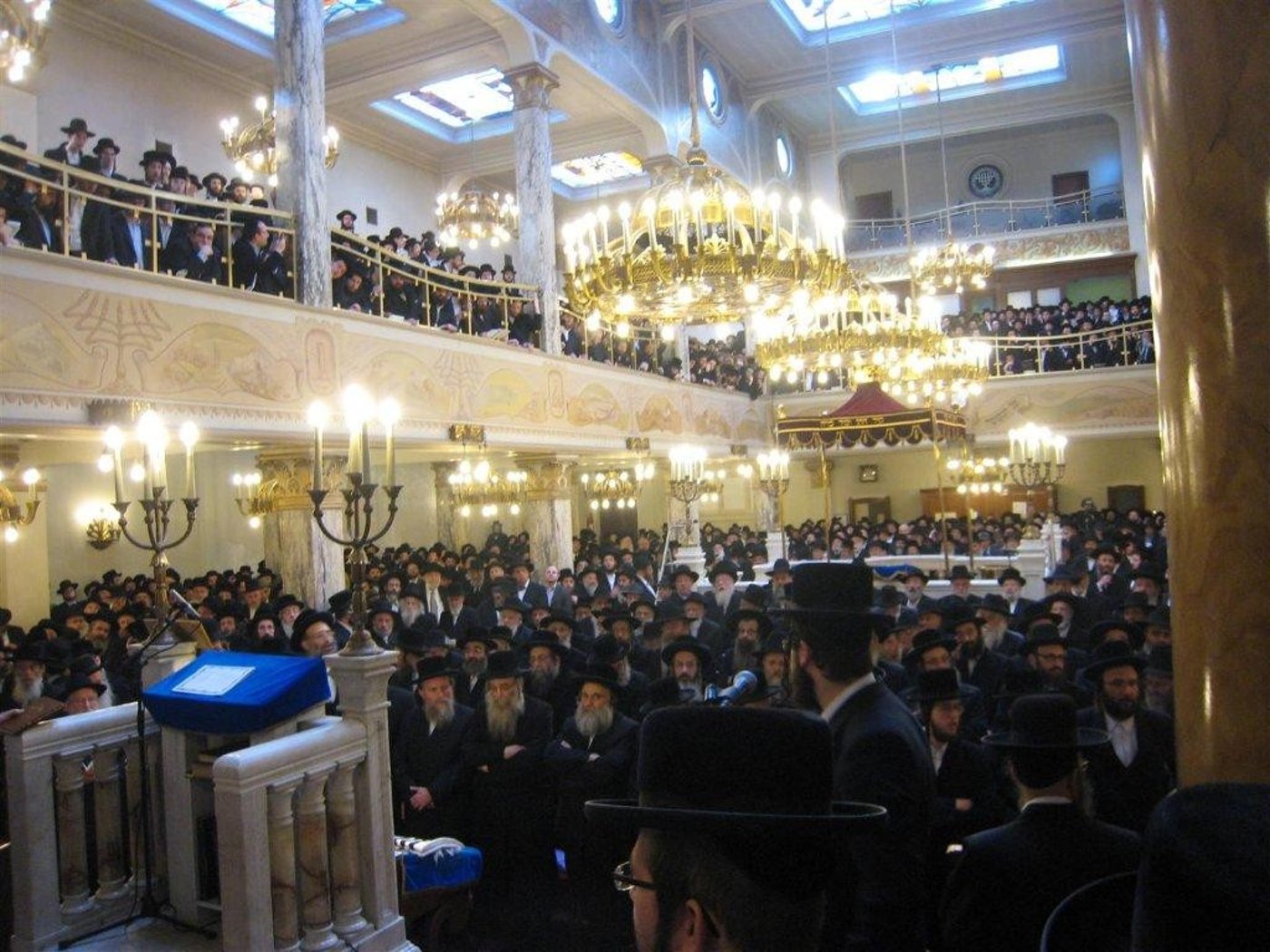 אנטוורפן חוגגת: הוכתר מרא דאתרא