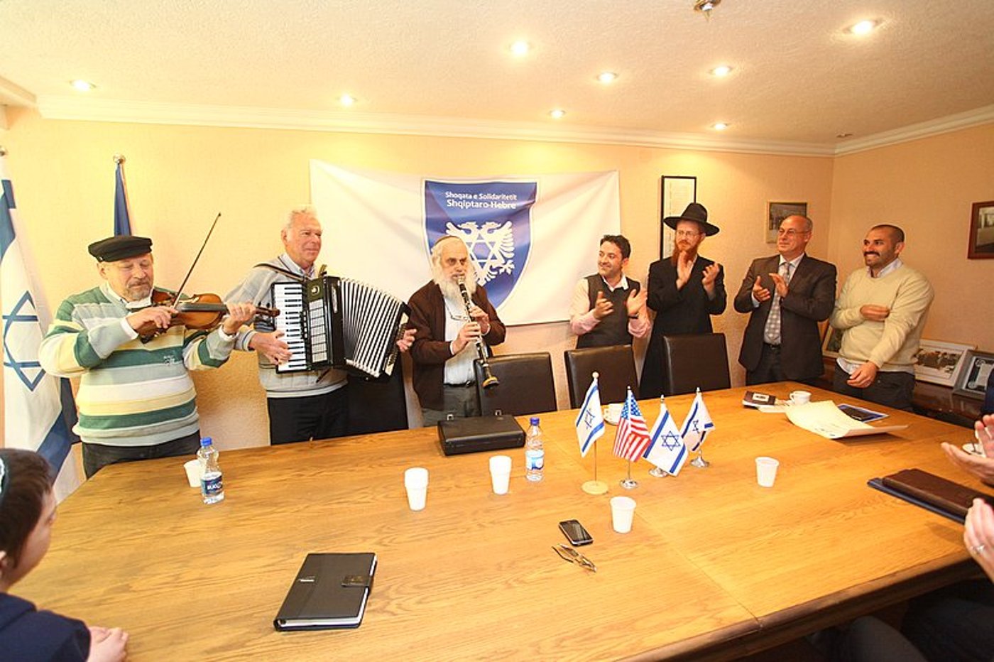 "אני מאמין" למרגלות קרון מטרבלינקה
