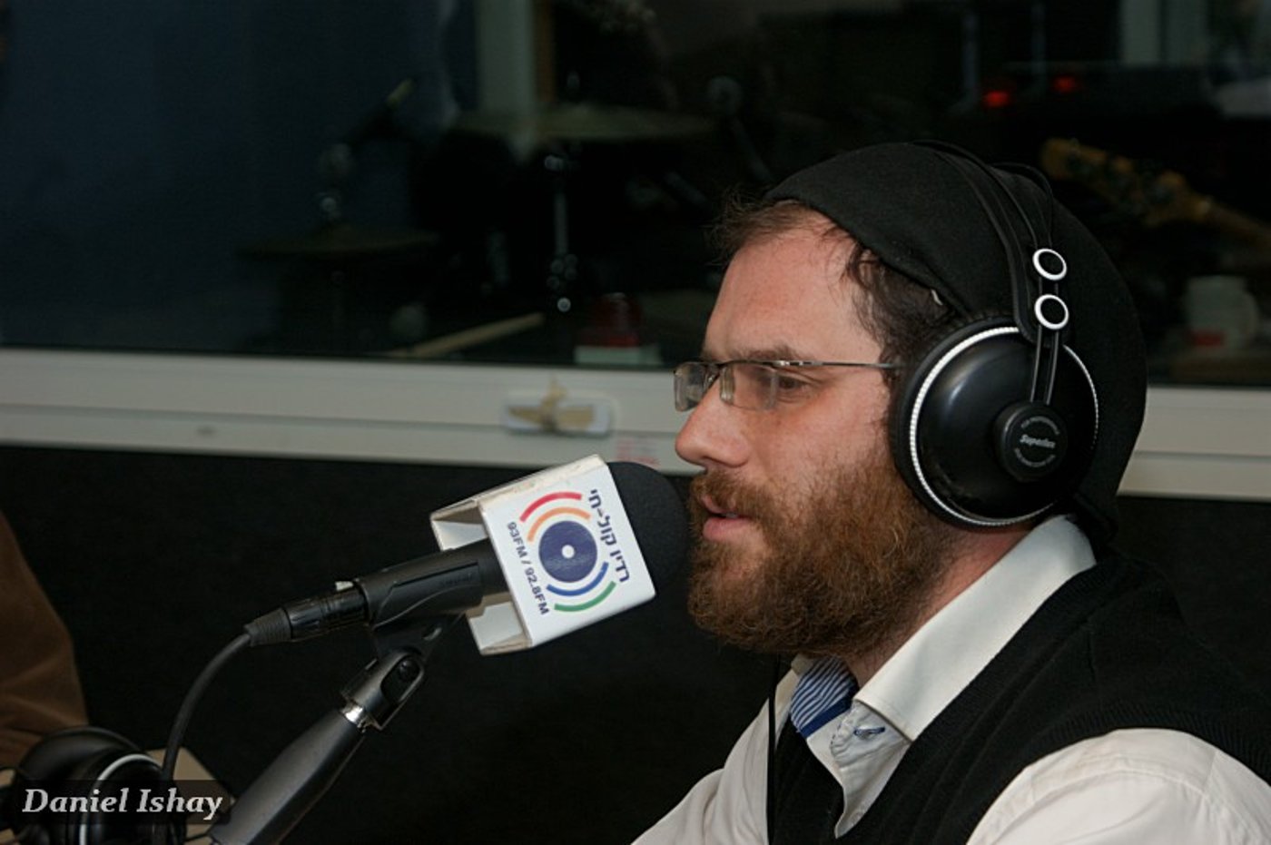 צפו בתיעוד: יידל ורדיגר הפתיע את רזאל באולפן
