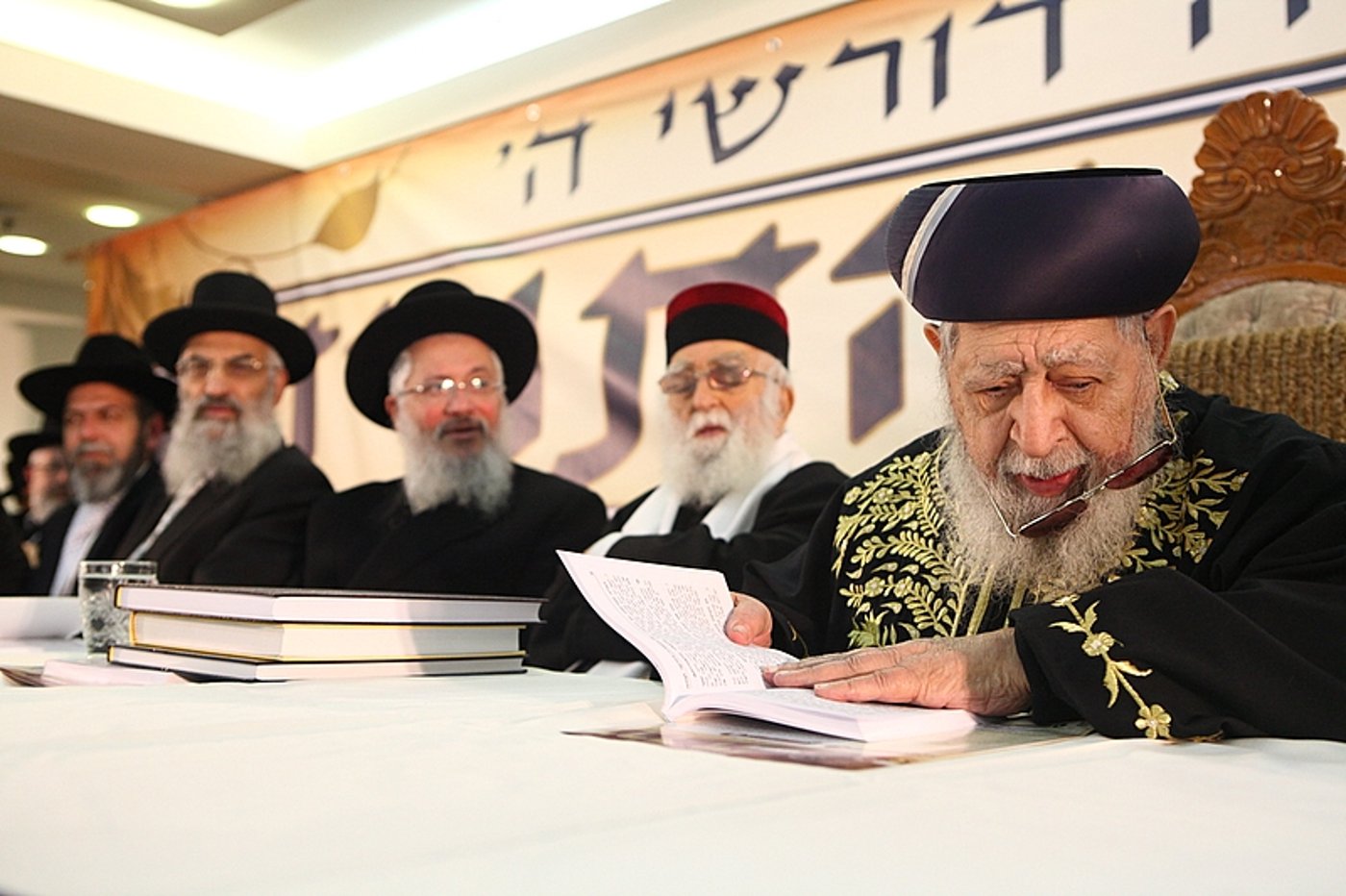בעיצומם של ימי "בין הזמנים": כנס תורה עם מרן הגר"ע יוסף