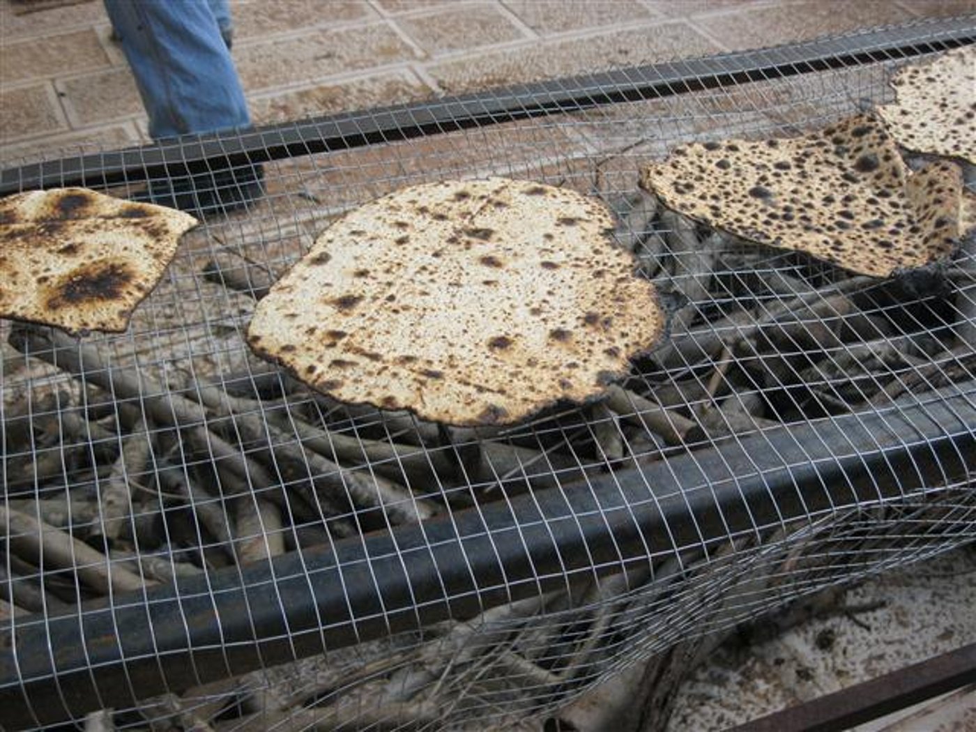 המצות בצאתן מהתנור. התהליך כולו לקח כ-13 דקות בלבד.