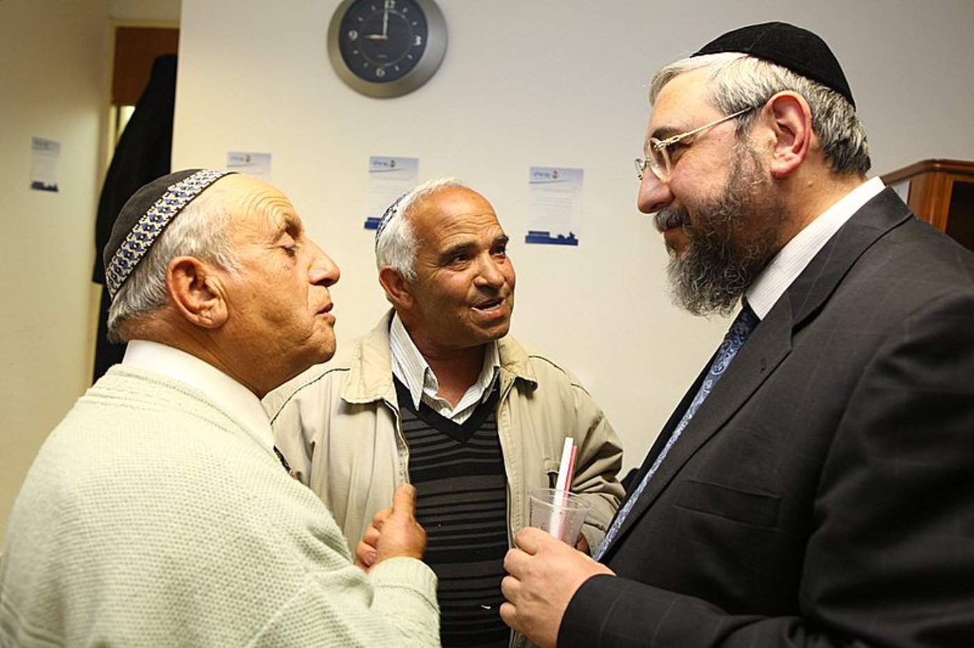 הרב אמסלם השיק את תנועת "עם שלם"