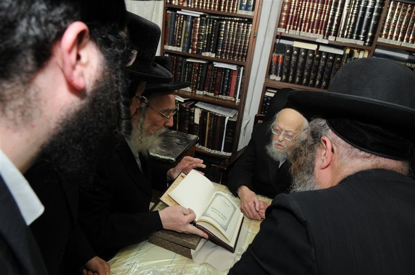 גלריה: אייכלר הגיע להתברך אצל מרן הגרי"ש אלישיב