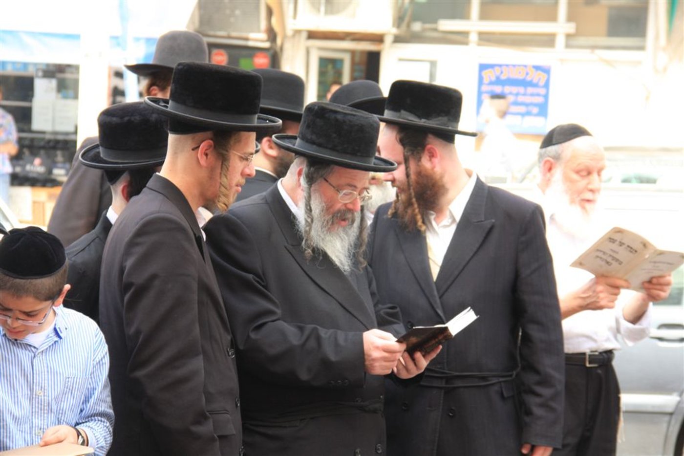 גלריה: בני-ברק שורפת חמץ