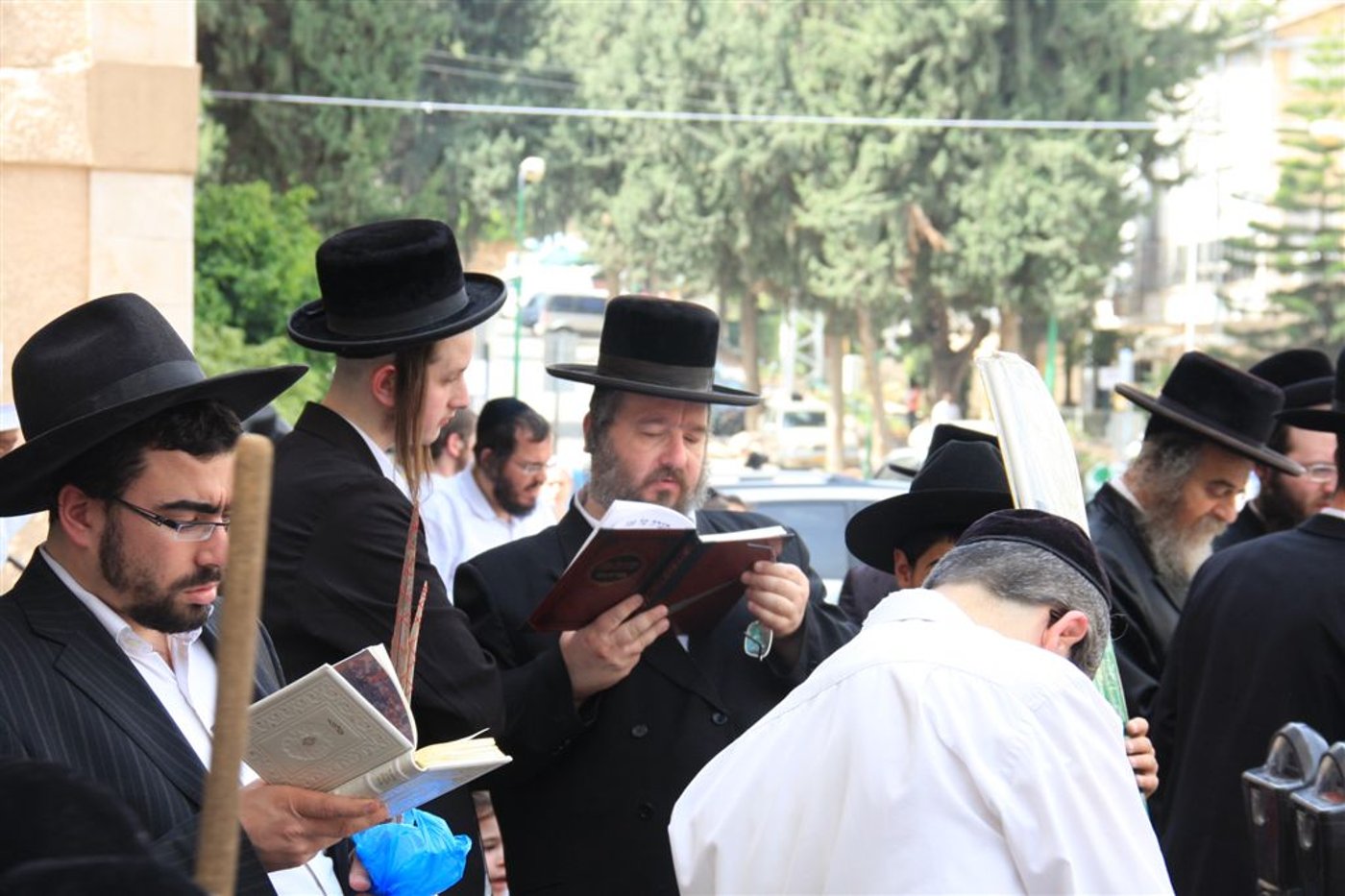 גלריה: בני-ברק שורפת חמץ
