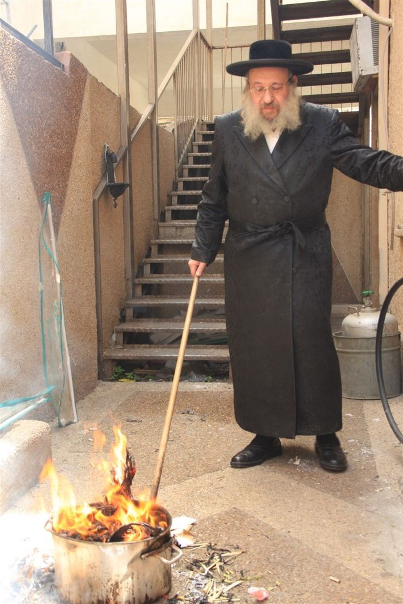 גלריה: בני-ברק שורפת חמץ