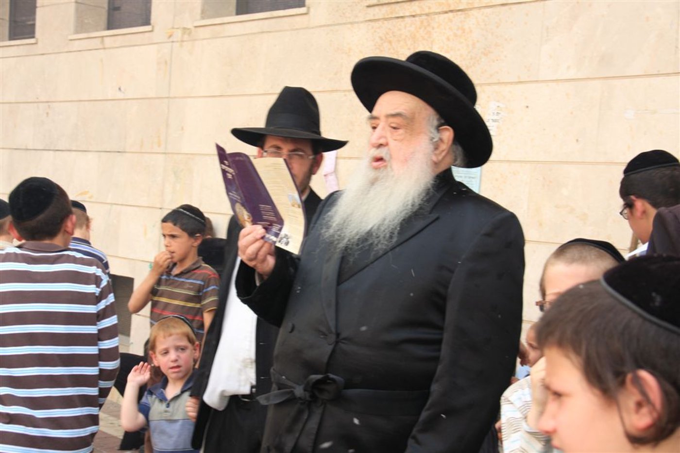 גלריה: בני-ברק שורפת חמץ
