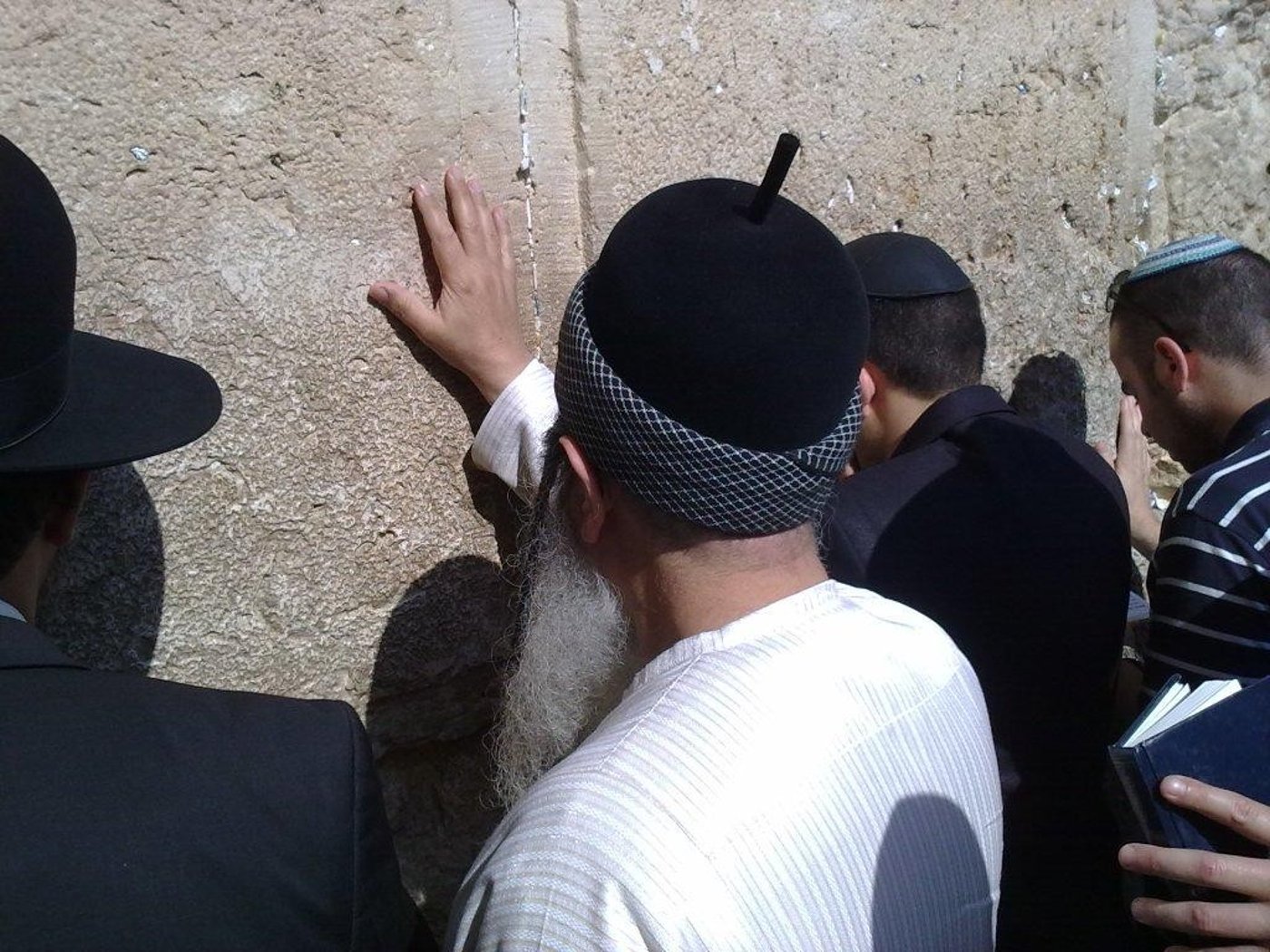 צפו בתמונות: הרב אמנון יצחק בכותל