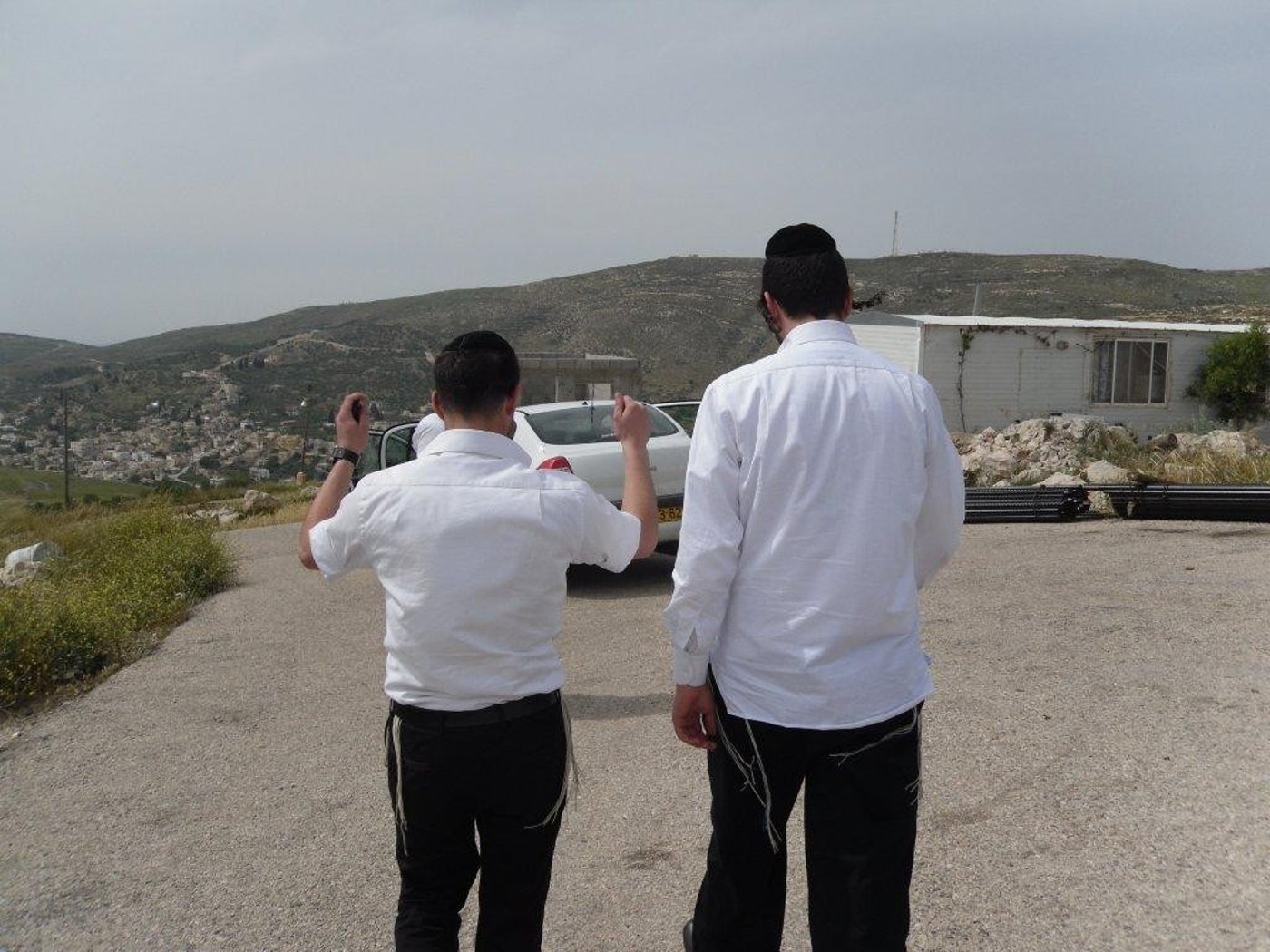 תמונות: ניצולי הפיגוע בקבר יוסף משחזרים עם נחום ברנע