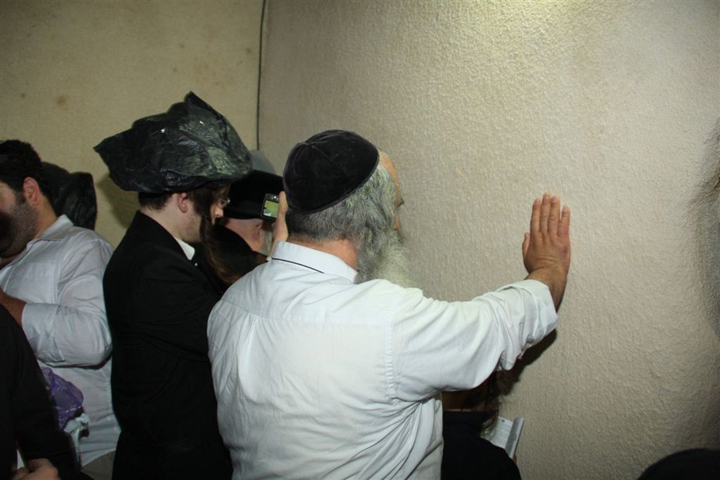 בלב "כיף אל חארס": תפילת רבים על קברו של יהושע בן-נון
