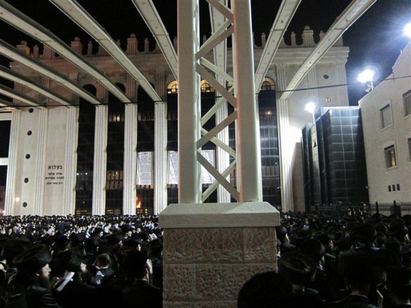 אש קודש: ההדלקה בחסידות בעלזא