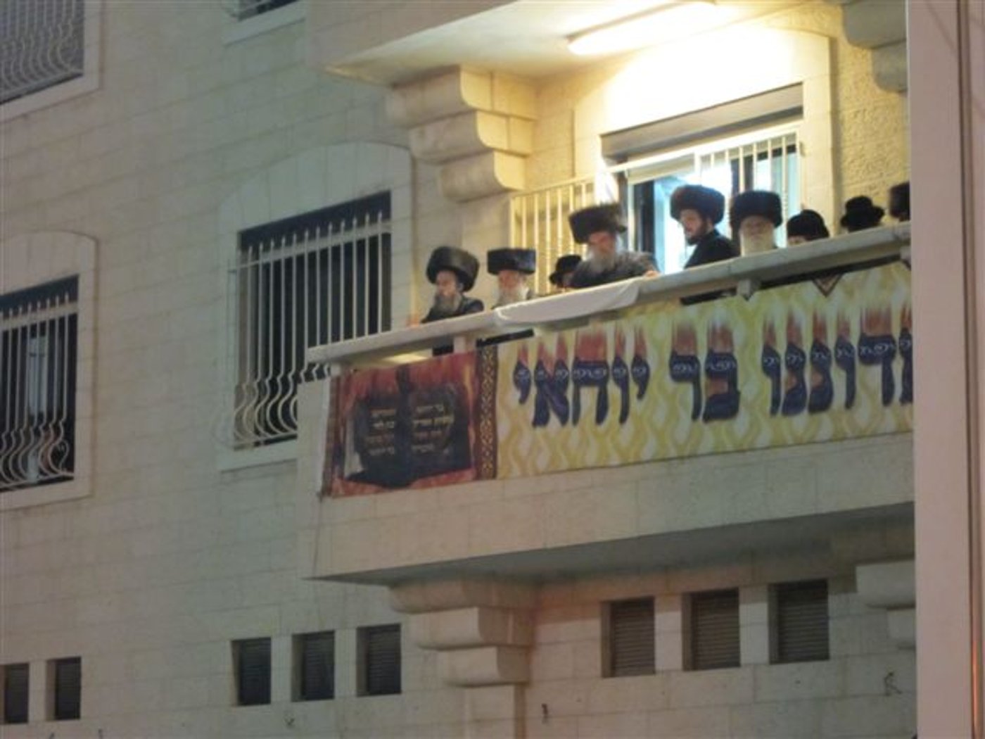 אש קודש: ההדלקה בחסידות בעלזא