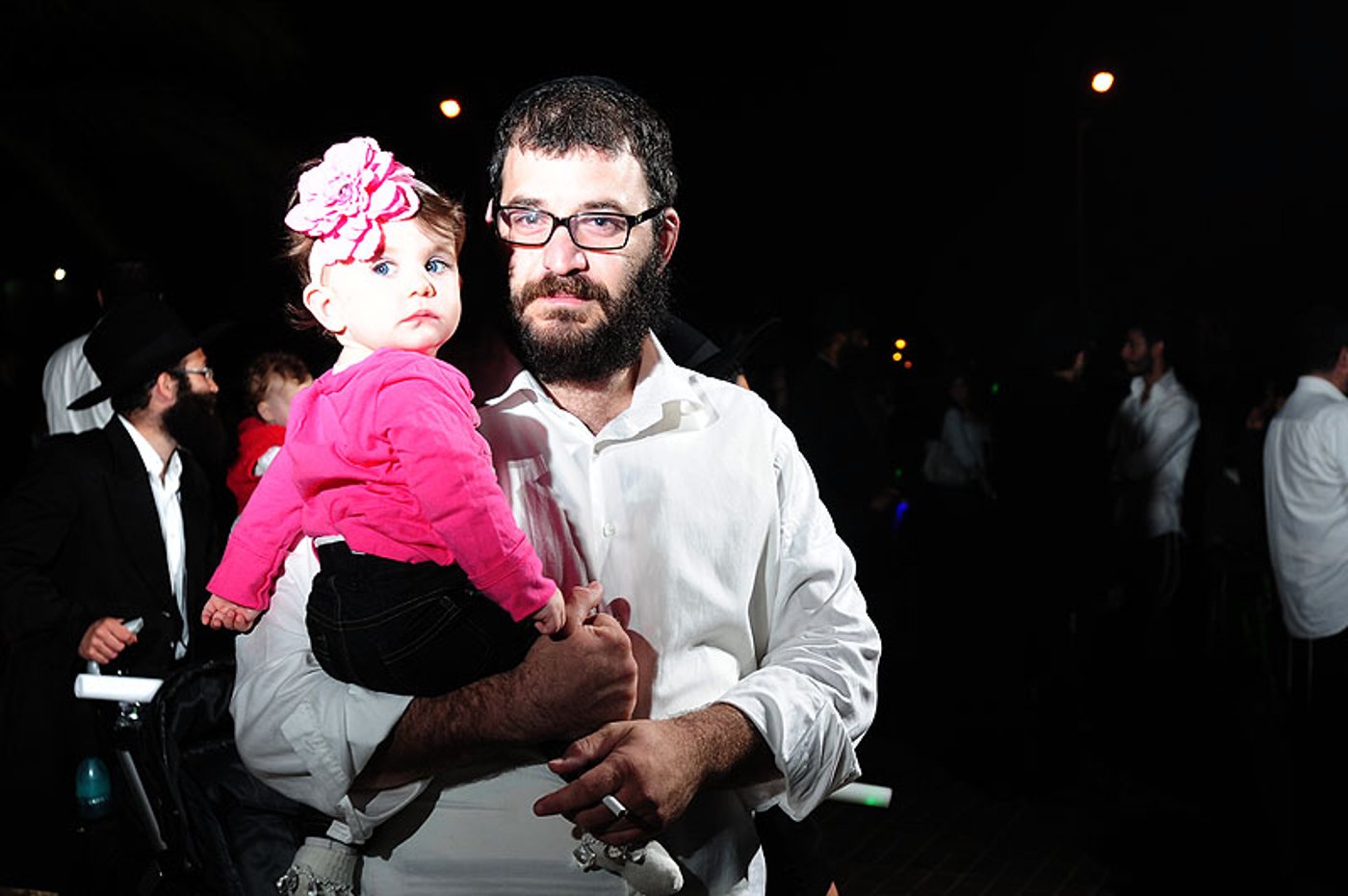 כפר-חב"ד: אלפי חוגגים ומדורת ענק