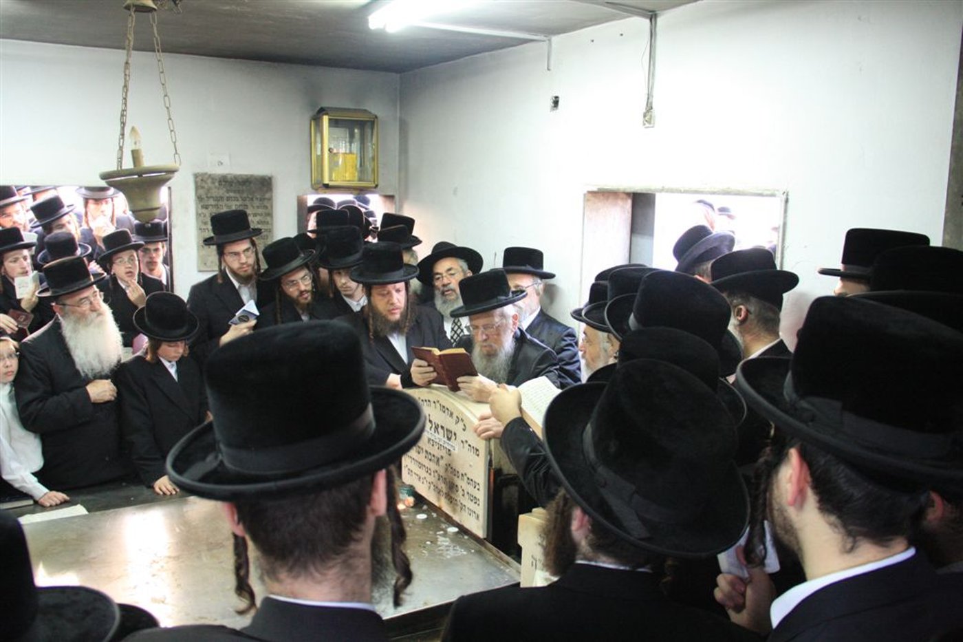 תיעוד: האדמו"ר מסערט ויז'ניץ בציון זקנו