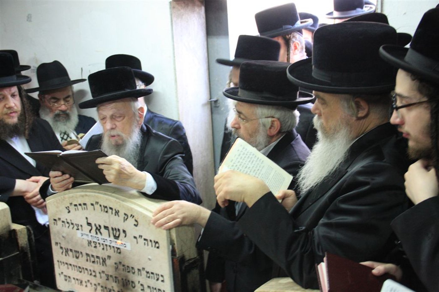 תיעוד: האדמו"ר מסערט ויז'ניץ בציון זקנו