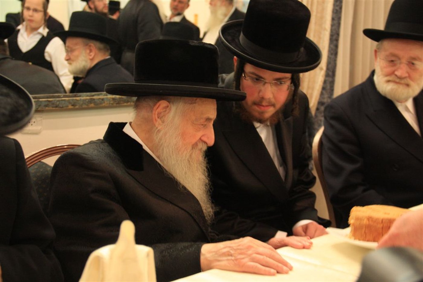 צפו בגלריה: שמחת אירוסי בנו של פרוש