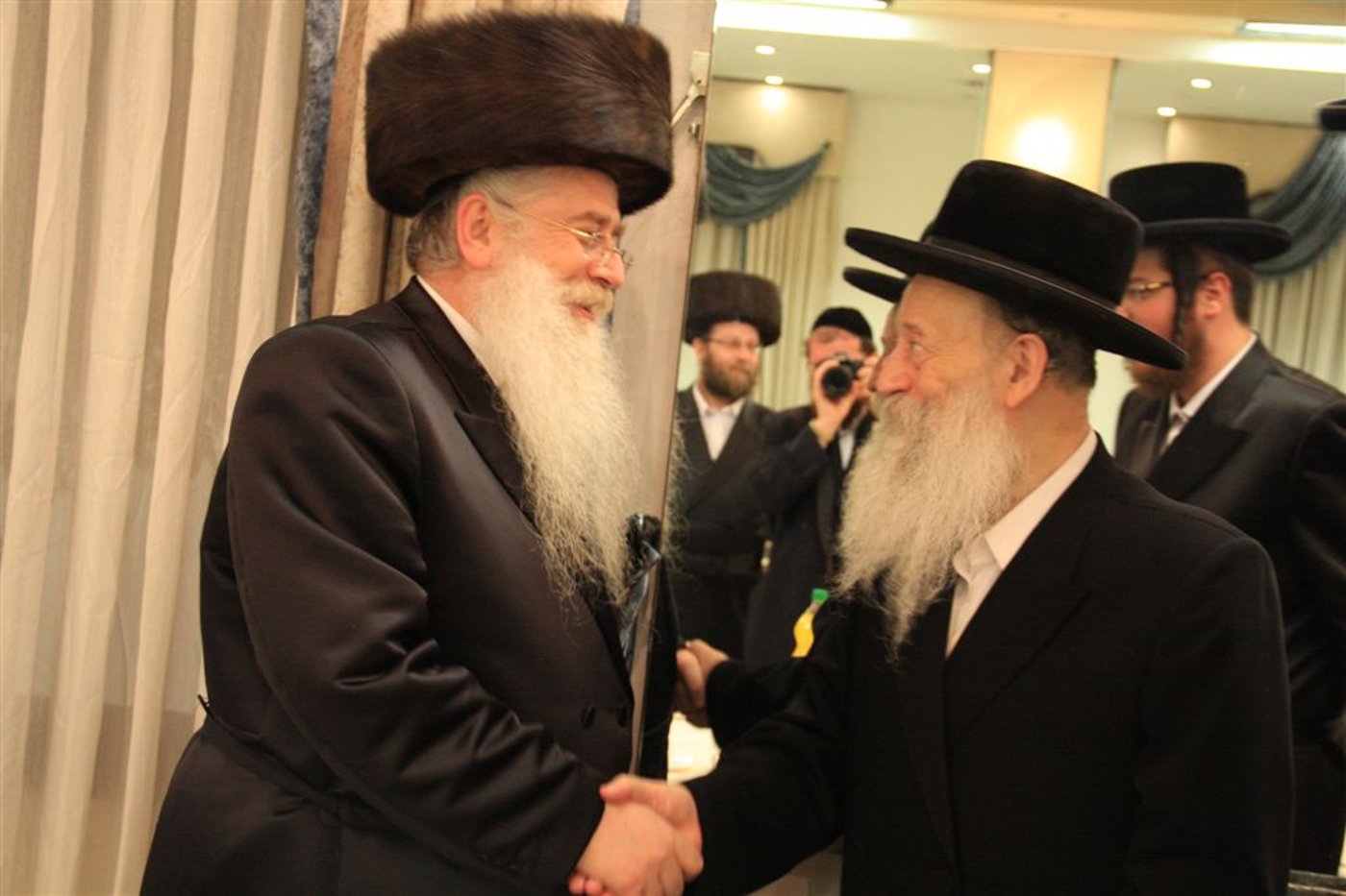 צפו בגלריה: שמחת אירוסי בנו של פרוש
