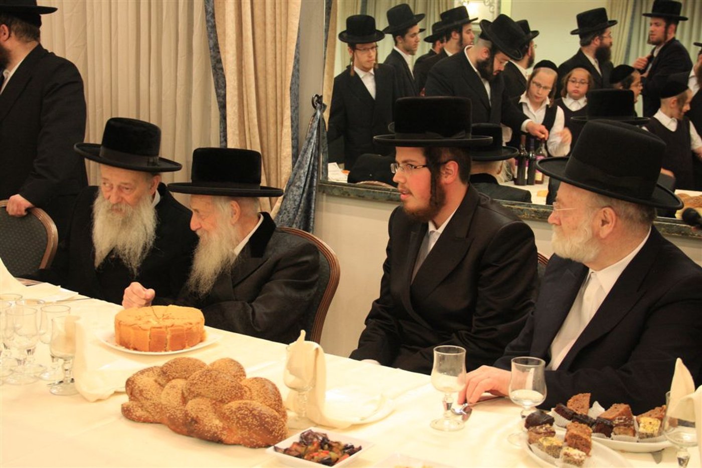 צפו בגלריה: שמחת אירוסי בנו של פרוש