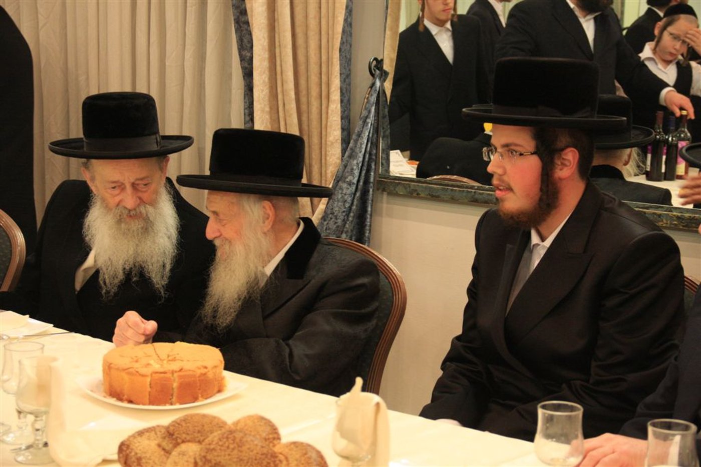 צפו בגלריה: שמחת אירוסי בנו של פרוש