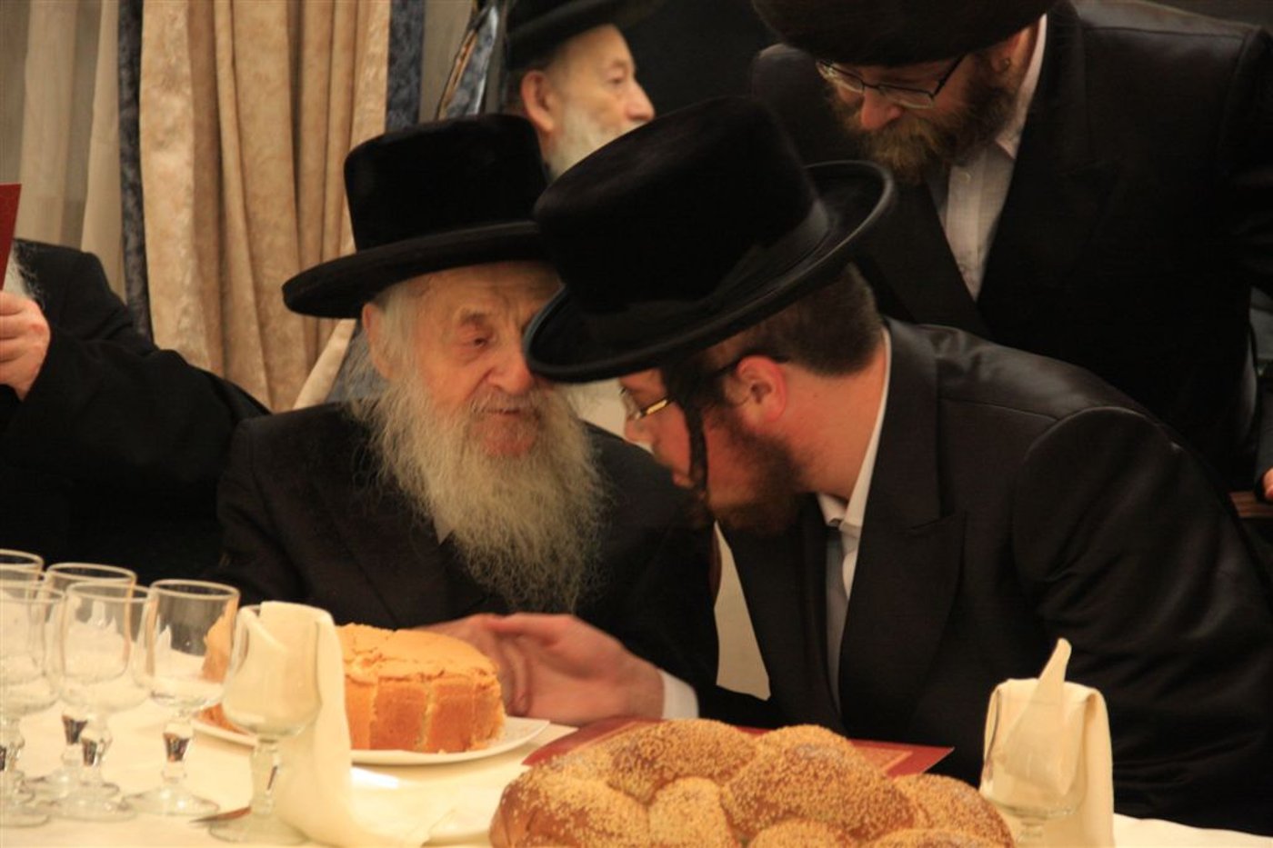 צפו בגלריה: שמחת אירוסי בנו של פרוש
