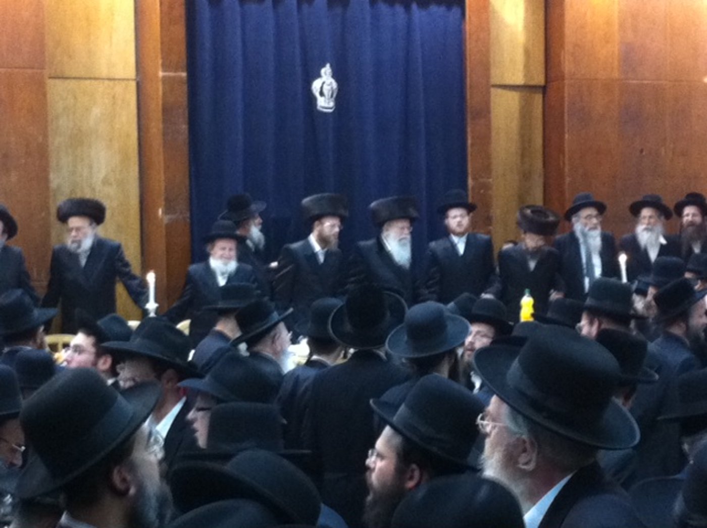צפו בתיעוד: אירוסין לנכד האדמו"ר מסלונים