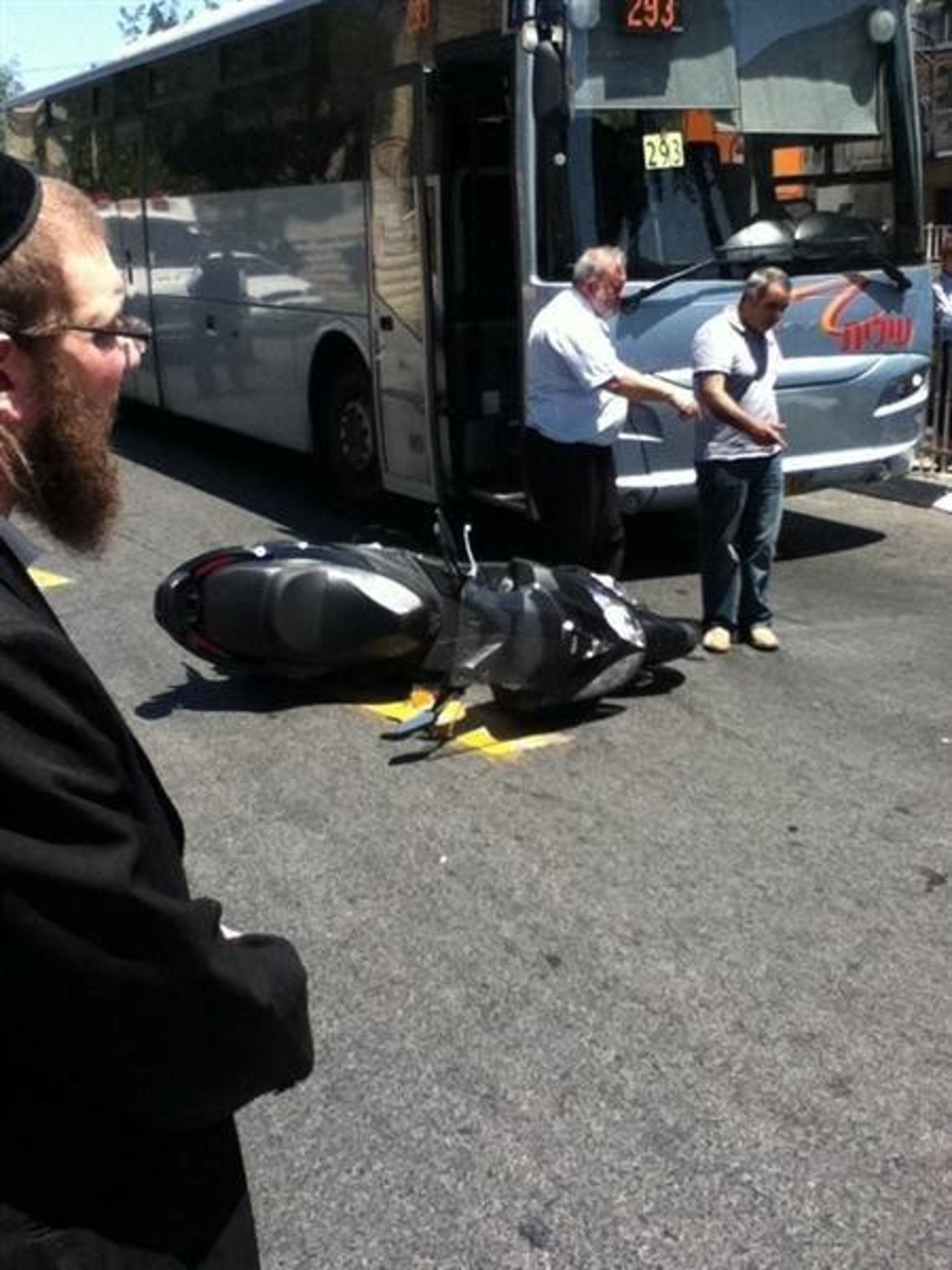 ירושלים: אברך חרדי נפגע בתאונת אופנוע