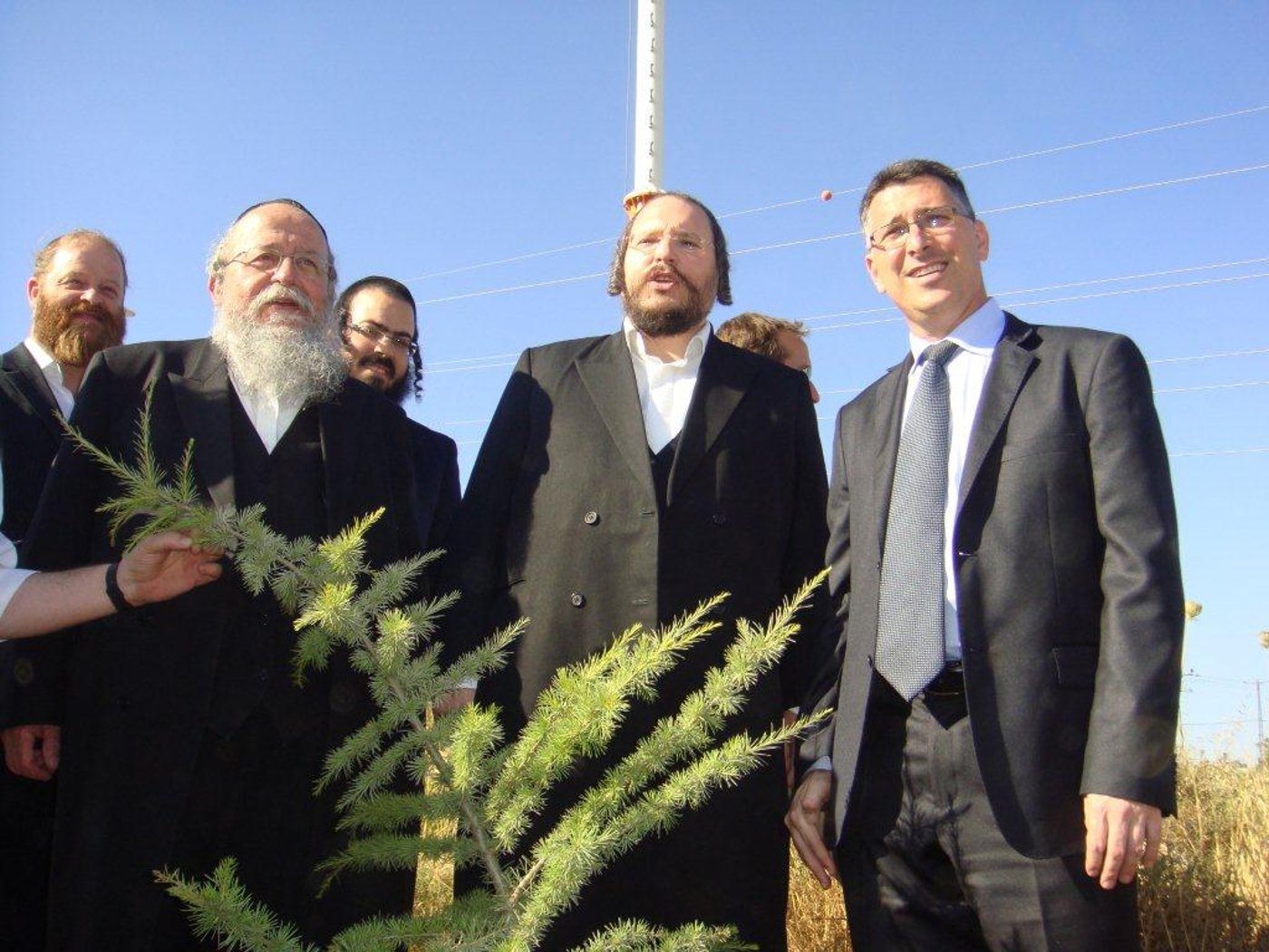 גדעון סער ל"כיכר השבת": "מקנא בבחורי הישיבות"