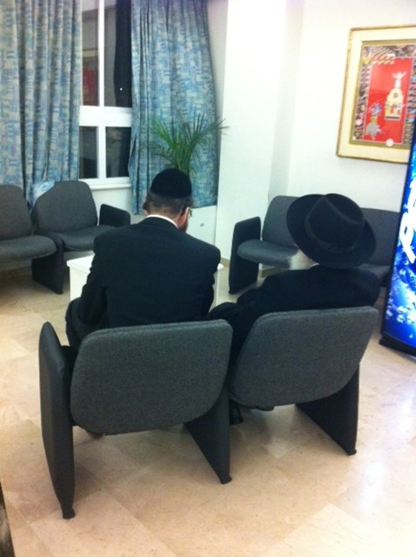 סמוך לחדר הגרמ"י לפקוביץ´: התפילות, החרדות והתקוות