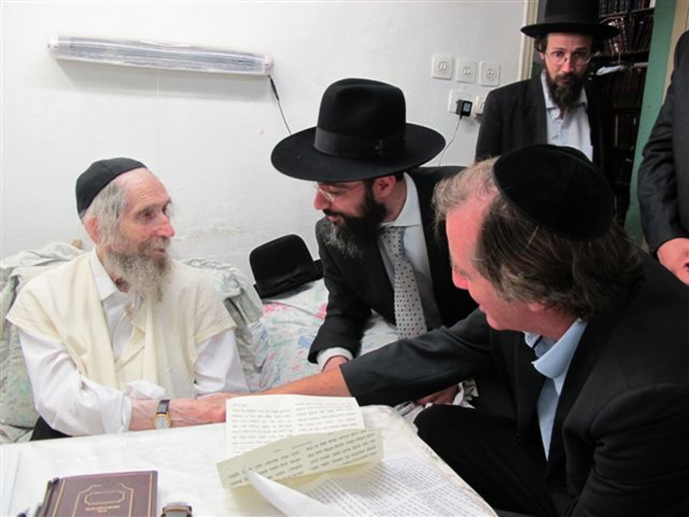 הגראי"ל לשגריר: "השחיטה היהודית מרחמת על בעה"ח"