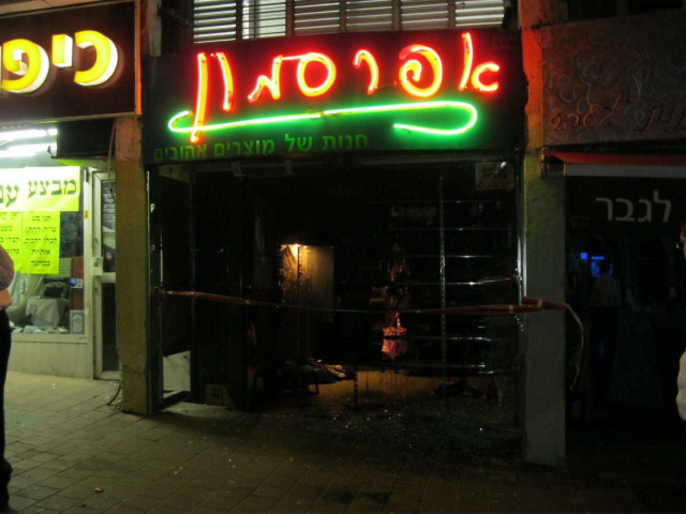 עולם התחתון בעיר התורה? בקבוק תבערה הושלך לעבר חנות בבני-ברק