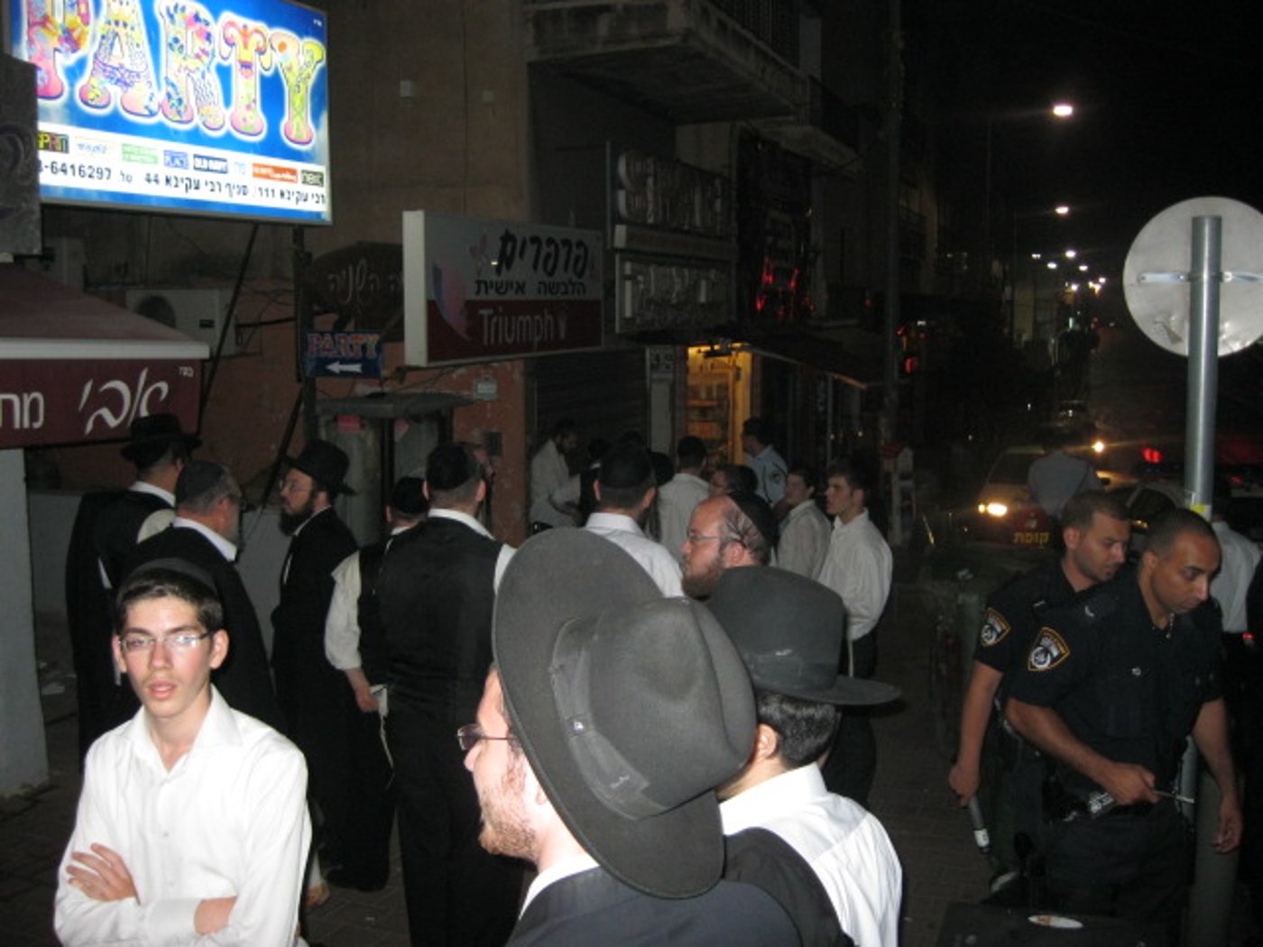 עולם התחתון בעיר התורה? בקבוק תבערה הושלך לעבר חנות בבני-ברק