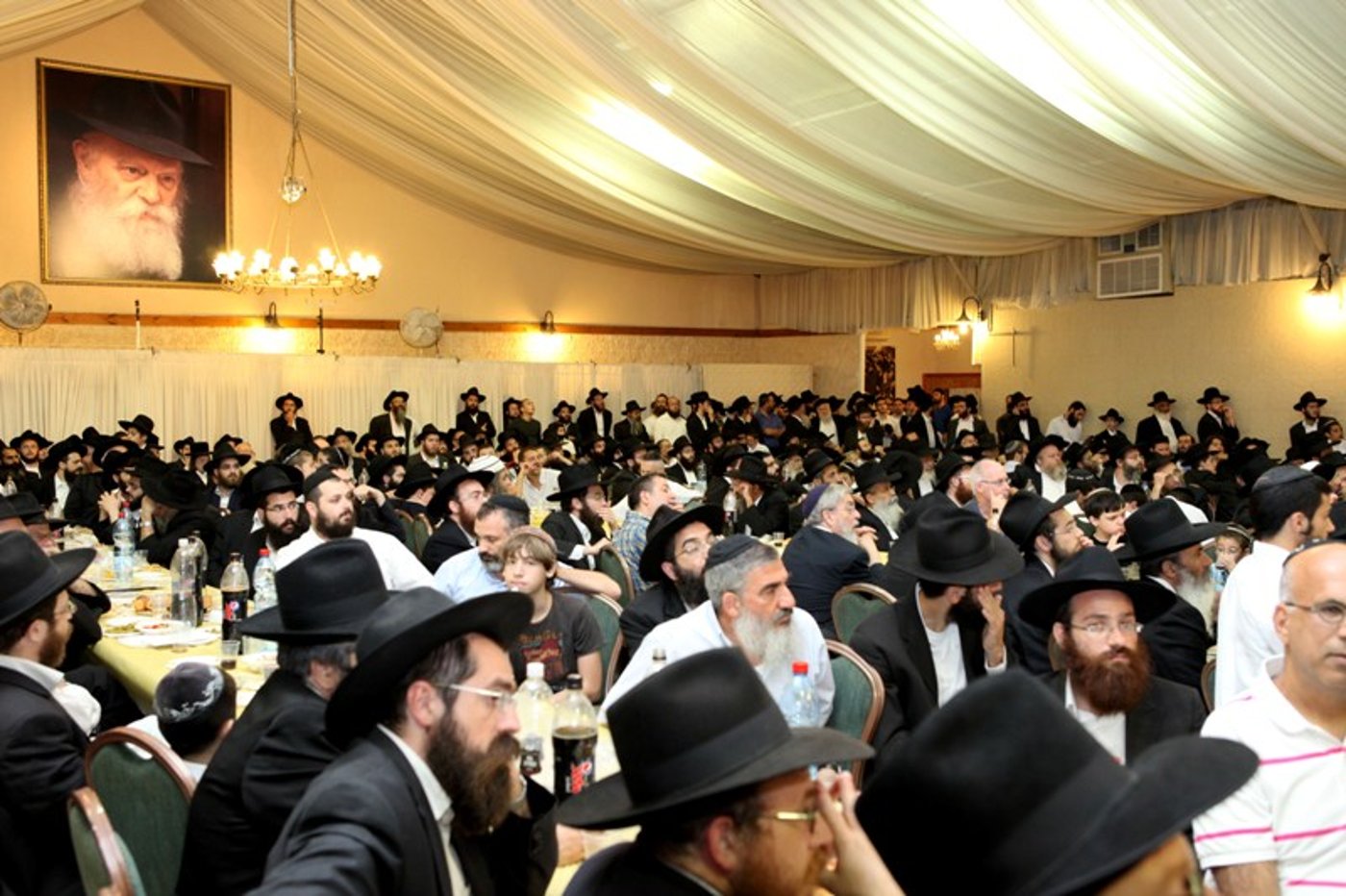 17 שנה לפטירת הרבי: אלפים בהתוועדות המרכזית כפר-חב"ד
