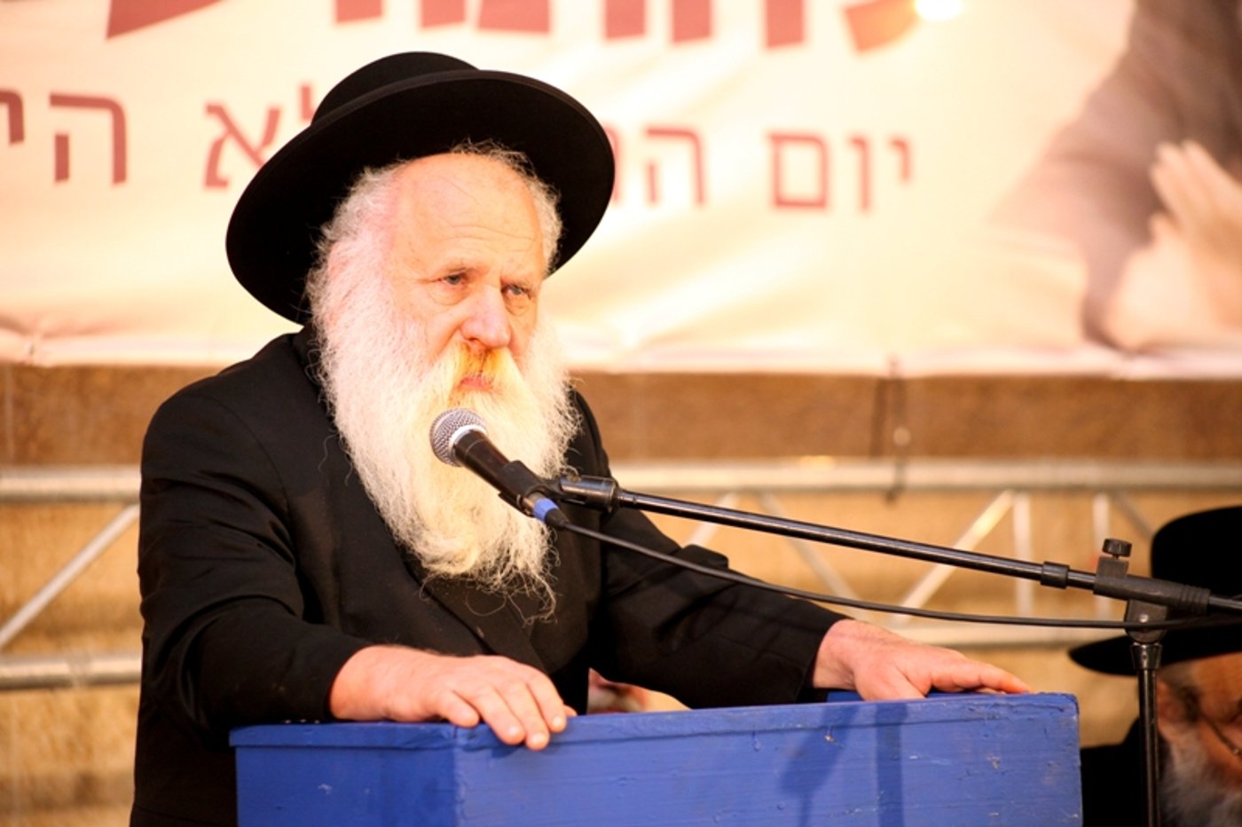 17 שנה לפטירת הרבי: אלפים בהתוועדות המרכזית כפר-חב"ד