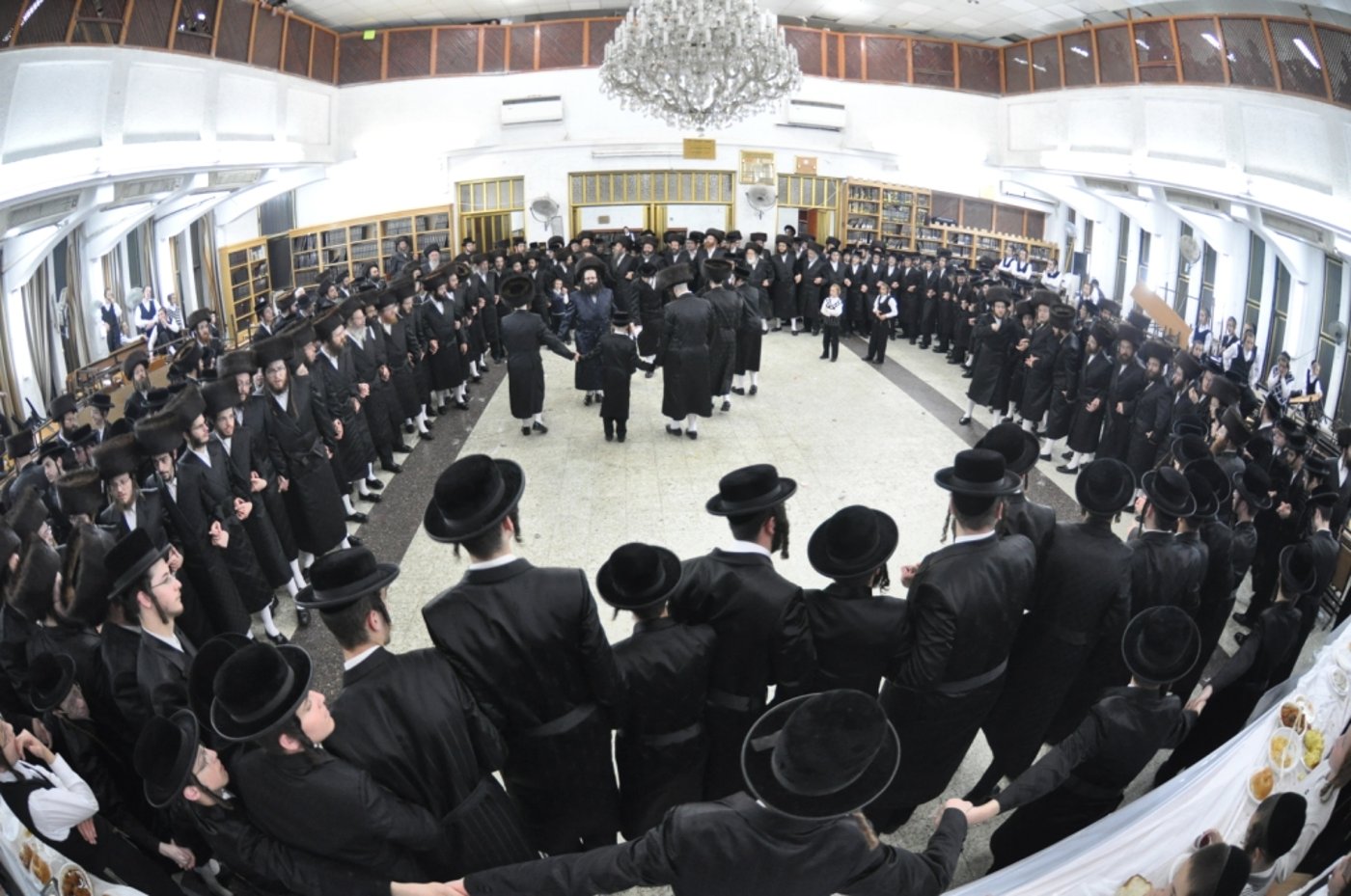 לקראת חתונת הענק: האדמו"ר מספינקא ישתחרר מבית-הכלא