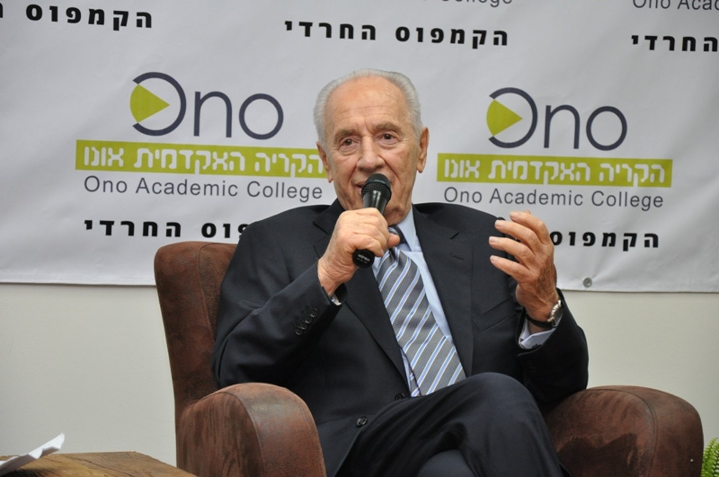 הנשיא שמעון פרס בקמפוס החרדי: "דרעי לא פסול"