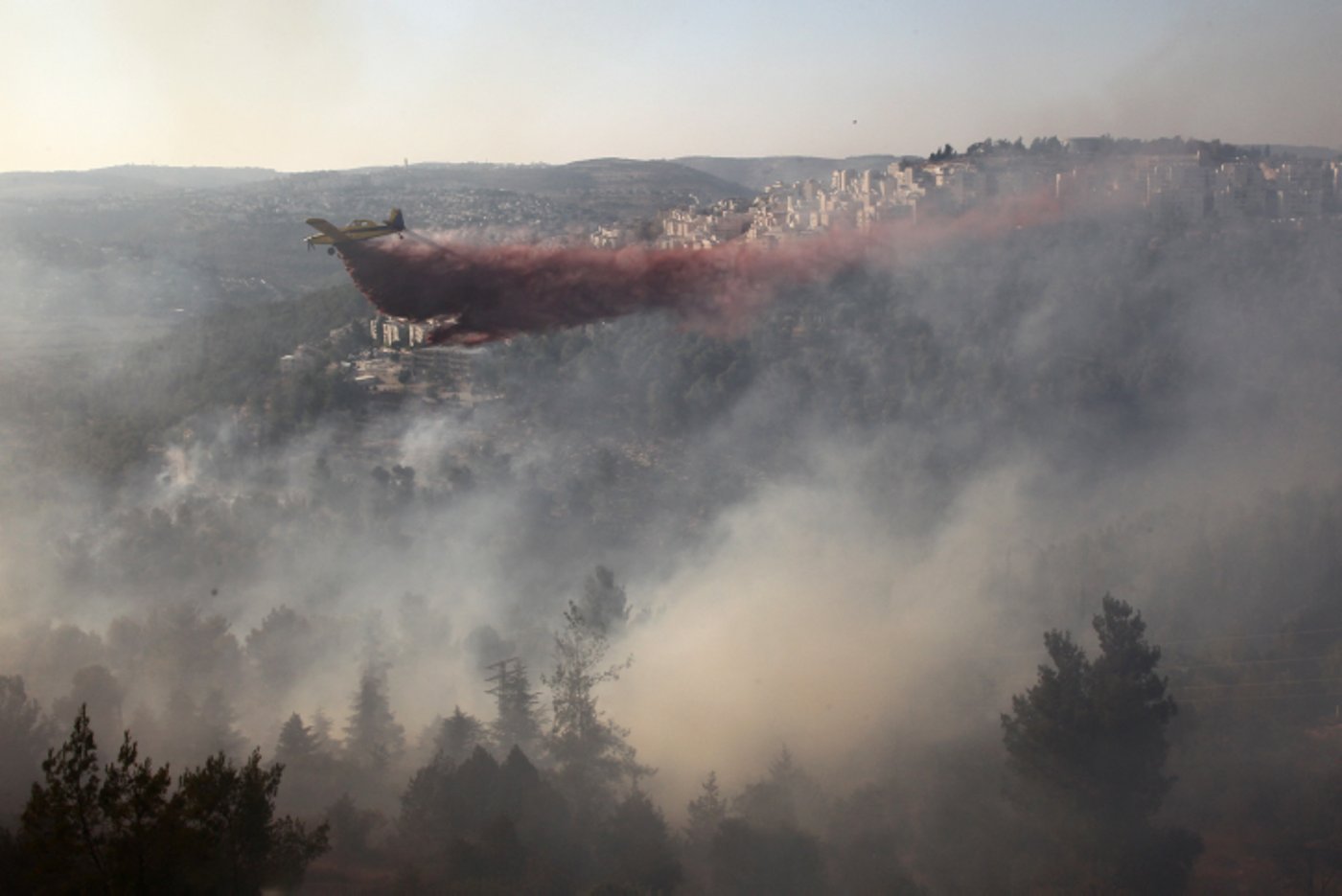 מאמצי הכיבוי הועילו; הכבאים מדווחים על שליטה בלהבות