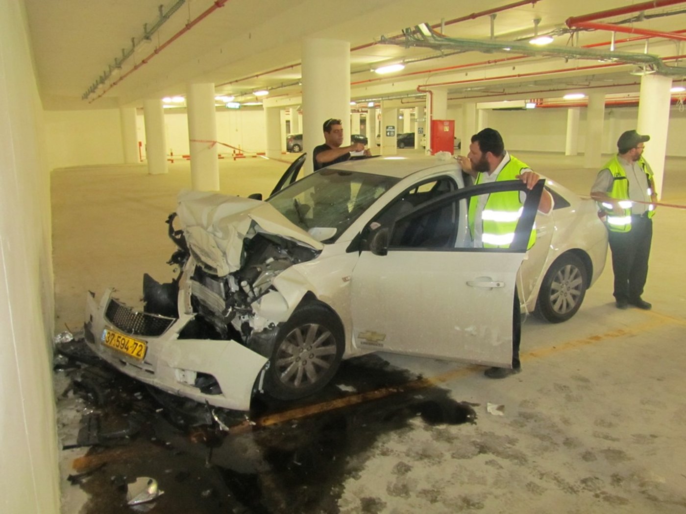 טרגדיה: נהגת התנגשה בקיר ונהרגה