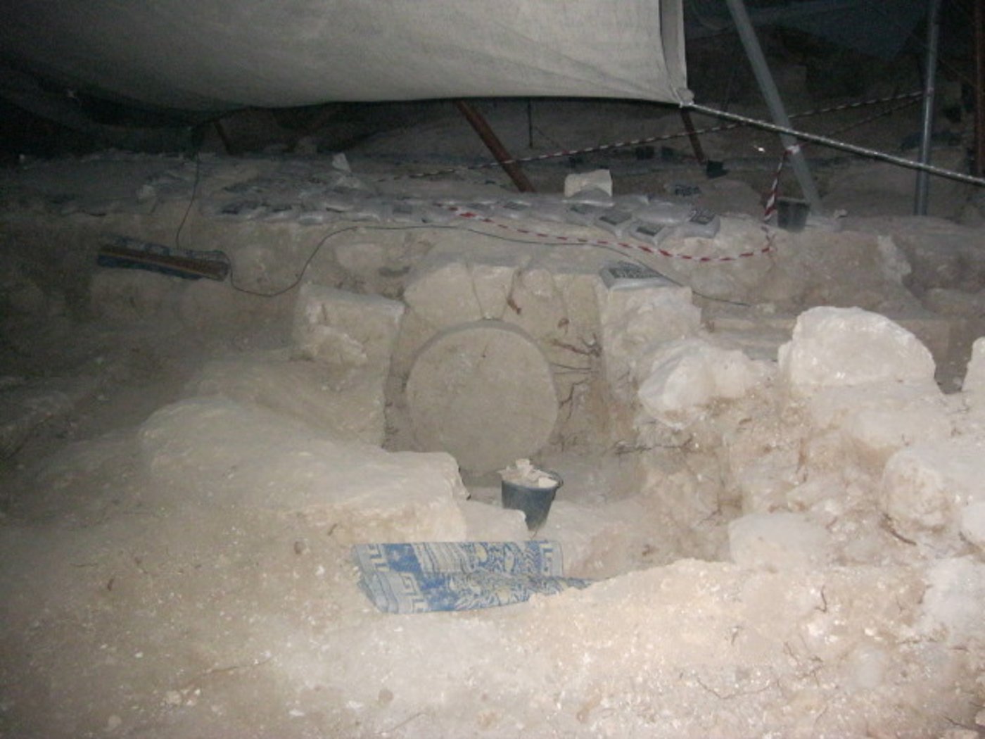 'קברי יהודים נחפרים ועצמות מושלכות, באישור הרב שמידל'