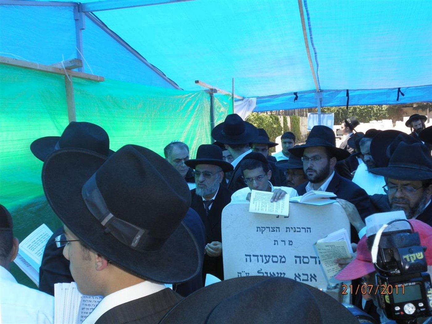 המונים בהילולת מרן הגאון רבי בן-ציון אבא שאול