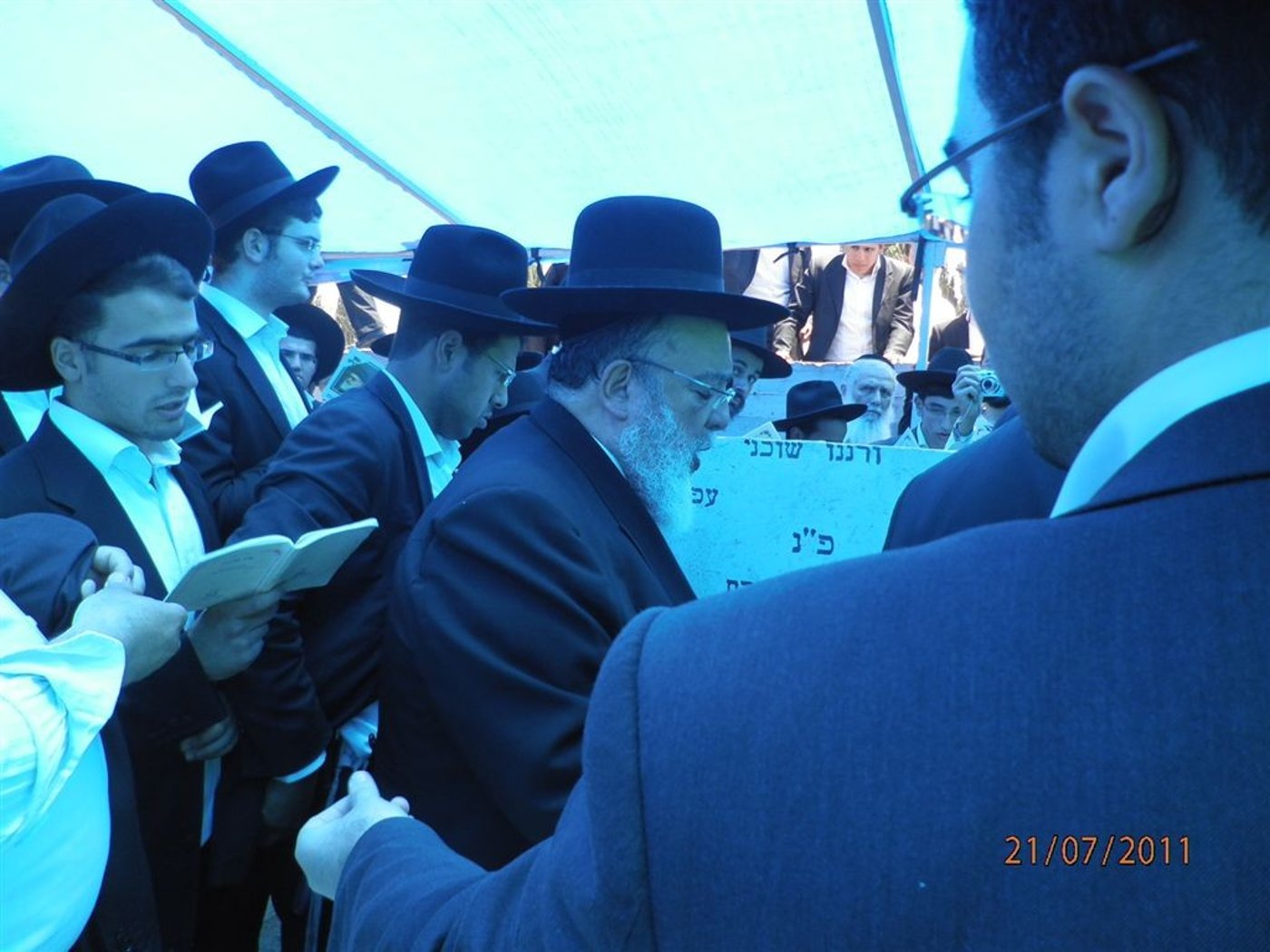 המונים בהילולת מרן הגאון רבי בן-ציון אבא שאול