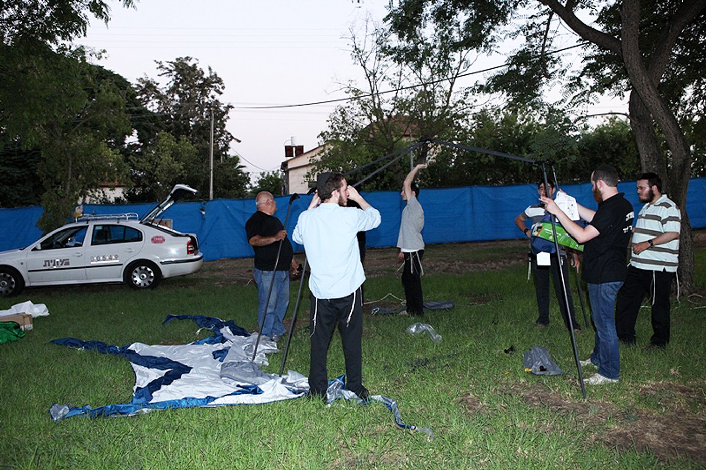 תיעוד לילי: הרופאים המוחים לנו בכפר-חב"ד