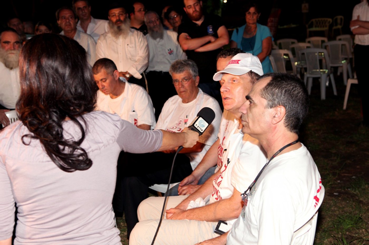 תיעוד לילי: הרופאים המוחים לנו בכפר-חב"ד