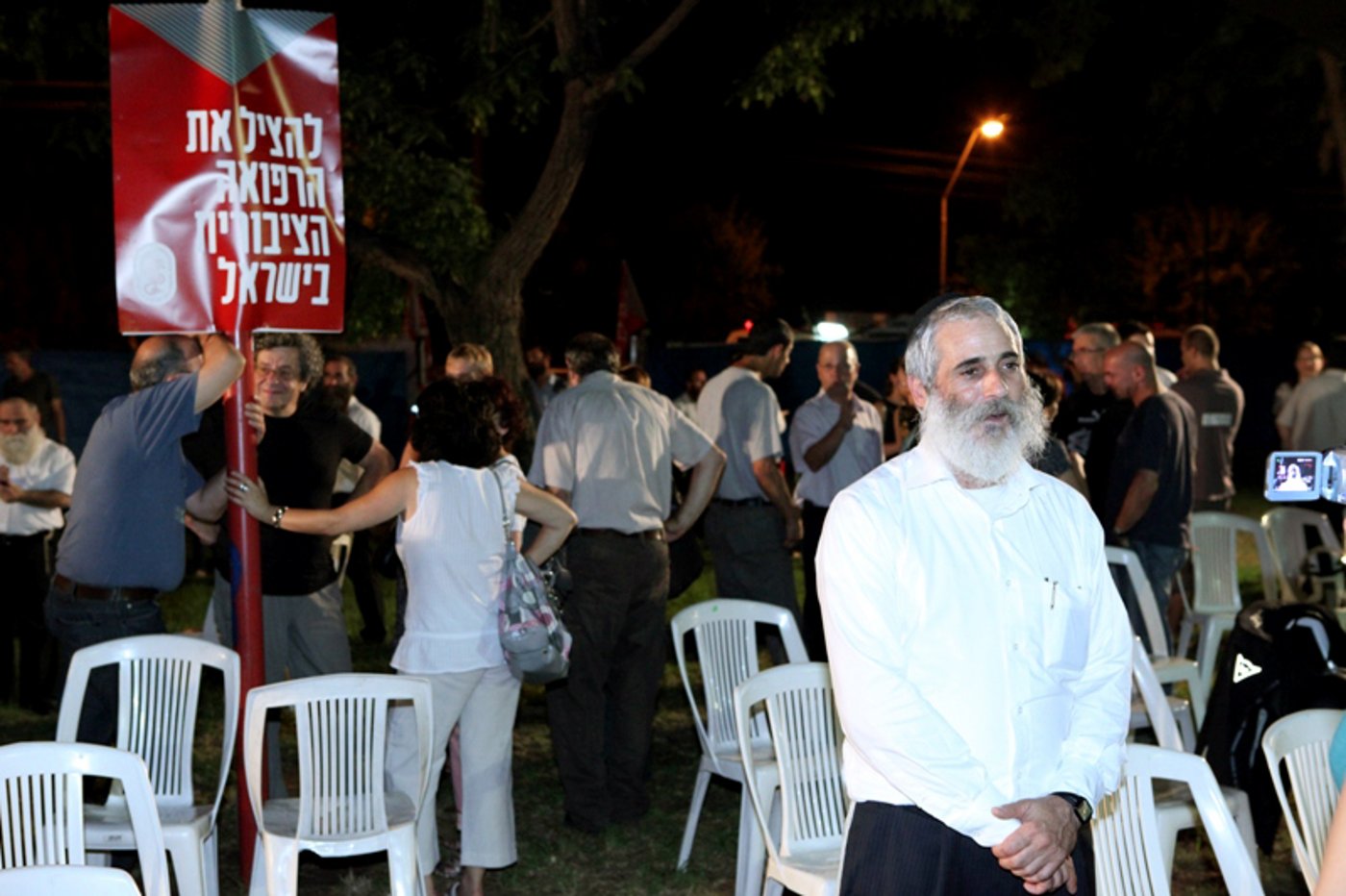 תיעוד לילי: הרופאים המוחים לנו בכפר-חב"ד