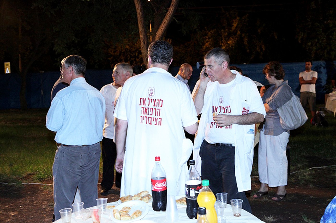 תיעוד לילי: הרופאים המוחים לנו בכפר-חב"ד