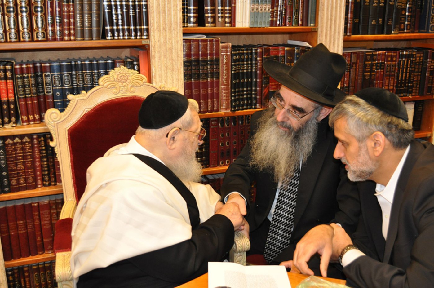 מרן הרב עובדיה יוסף זעק: "שהפקחים יבטלו תורה?!"