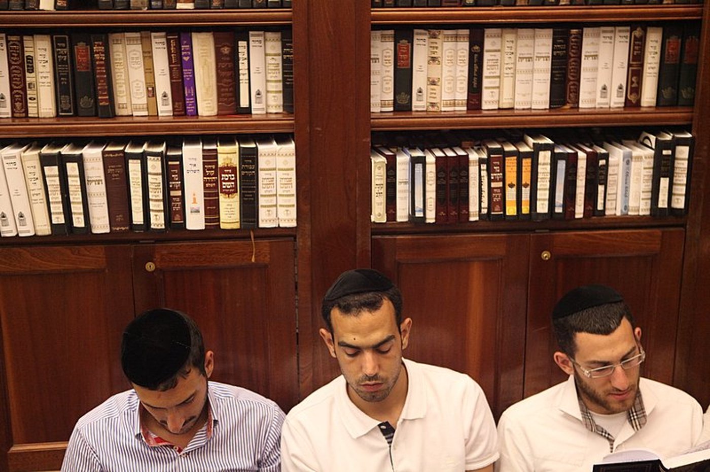 חוֹמַת בַּת-צִיּוֹן הוֹרִידִי כַנַּחַל דִּמְעָה, יוֹמָם וָלַיְלָה ● גלריה
