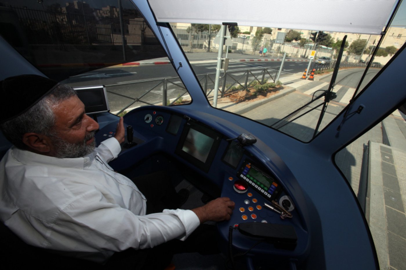 בין הרים ובין סלעים טסה הרכבת: 40,000 ירושלמים הגיעו לנסות