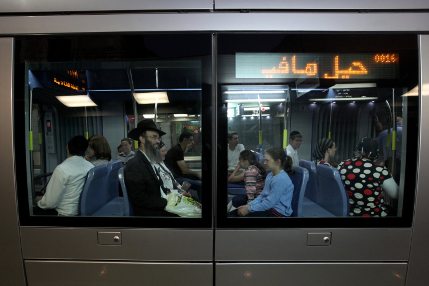 בין הרים ובין סלעים טסה הרכבת: 40,000 ירושלמים הגיעו לנסות