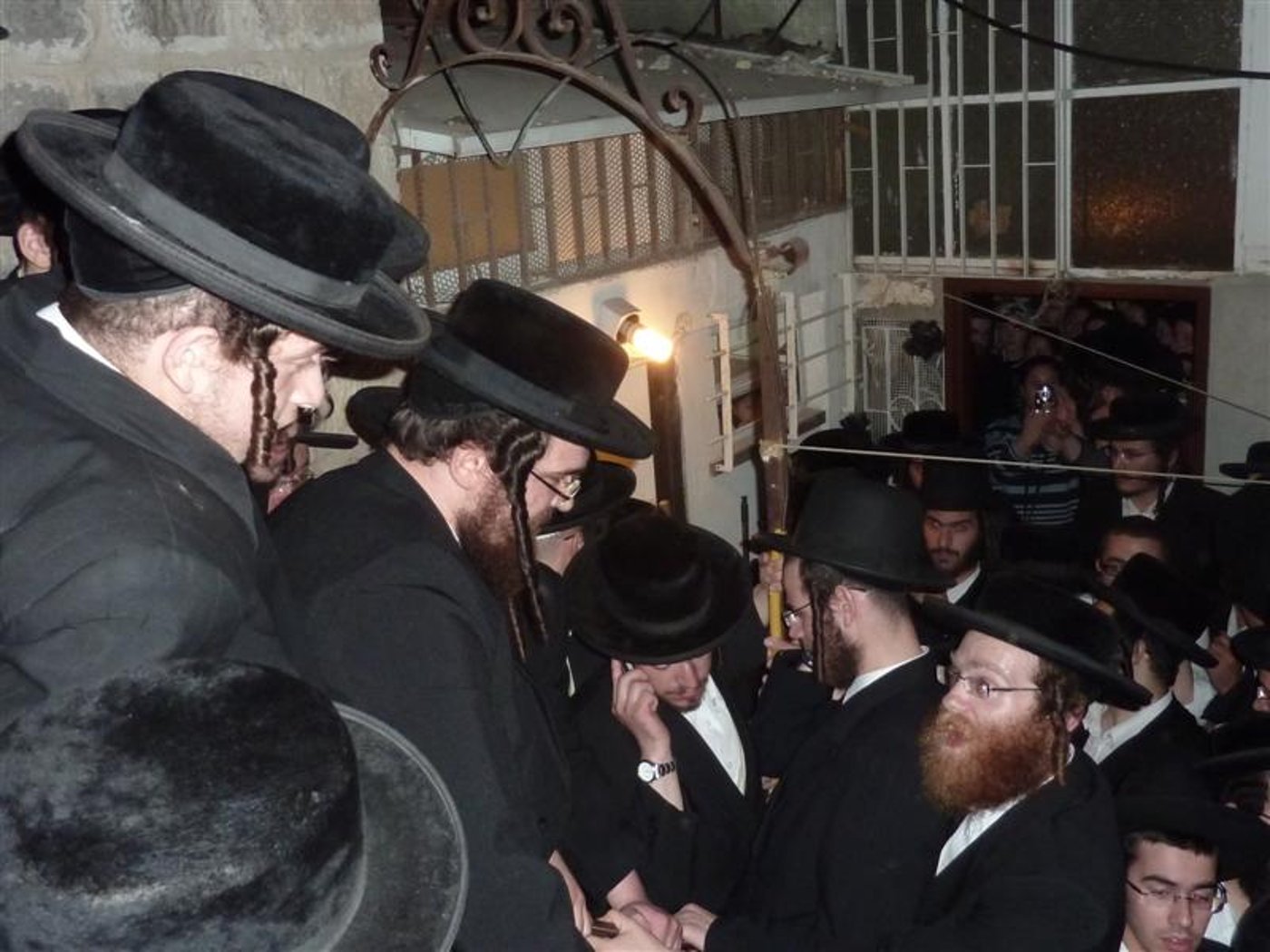 ריקודי שמחה במאה שערים: יואל גולדשטיין חזר הביתה